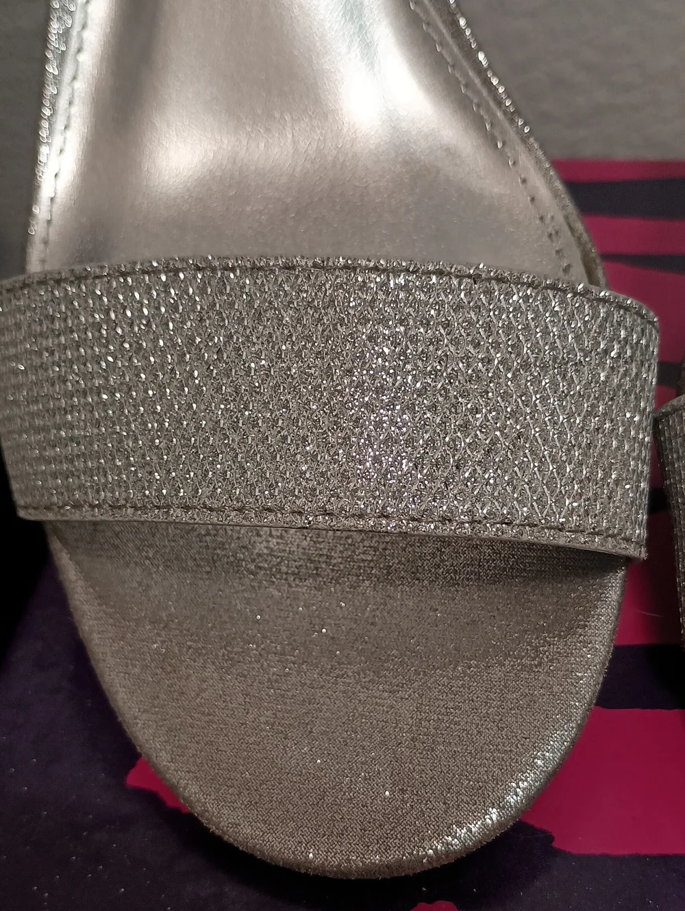 FIONI  Silver Glitter Strap Sandals for Women. SZ 7